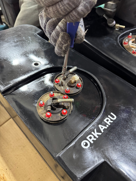 Увеличенный топливный бак Уаз Патриот 62,5 л. Левый (дополнительный) усиленный пластик (bolt-on)